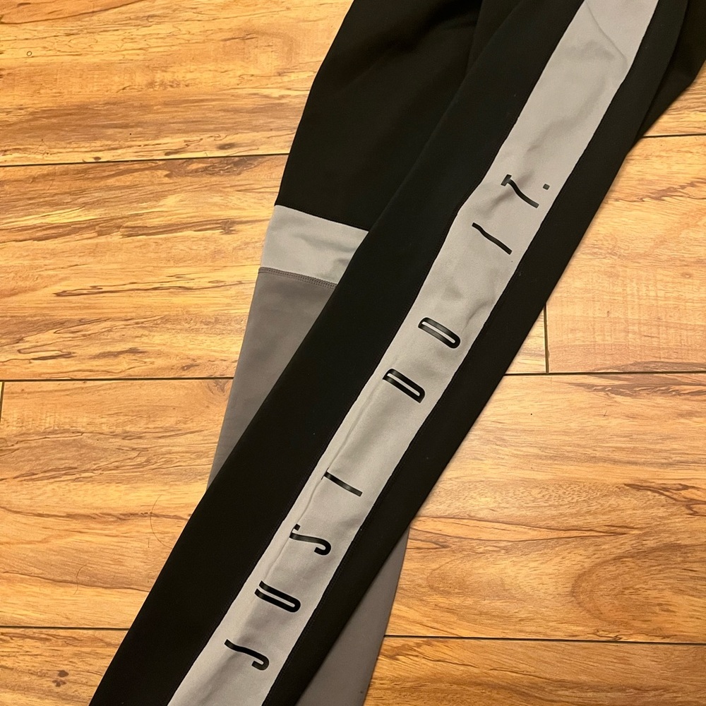 Nike “Just Do It” Color-block leggings